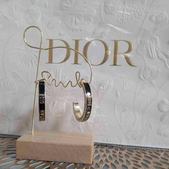 Dior Code Earring - Picture 2 of 8